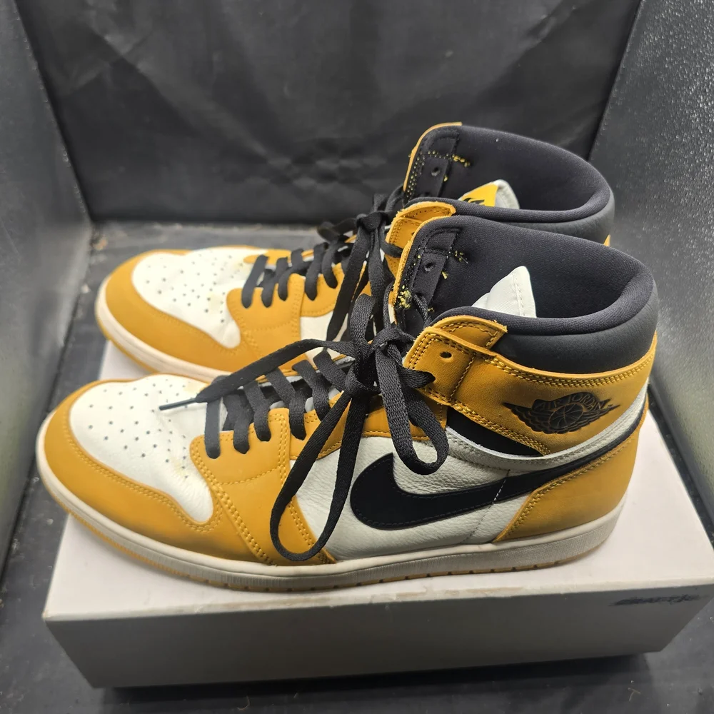 Jordan High-Top Sneakers in‎ Yellow, White & Black